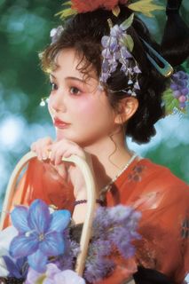 Elegant Cosplay: Tong Yi's Traditional Chinese Beauty in YiTuYu Vol.8305-3