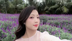 Gentle Beauty Amidst White Cosmos Field A Serene Moment-8