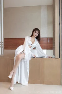 Elegant Muse: Lu Xuan Xuan Captures Modern Sophistication-9