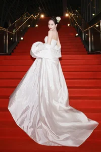 6 Stunning Vietnamese Actresses and Beauty Queens Born in the Year of the Horse: A Celebration of Style, Talent, and Elegance-7