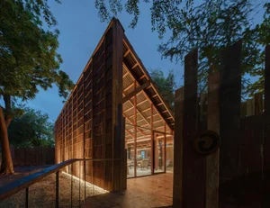 Discover Little Ground Common Space: A Stunning Urban Forest Cafe in Udon Thani Featuring Biophilic Architecture and Lush Greenery-6