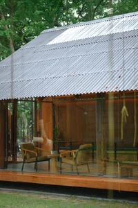 Discover Little Ground Common Space: A Stunning Urban Forest Cafe in Udon Thani Featuring Biophilic Architecture and Lush Greenery-4