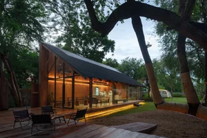 Discover Little Ground Common Space: A Stunning Urban Forest Cafe in Udon Thani Featuring Biophilic Architecture and Lush Greenery-17