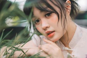 Elegant Ao Dai: Vietnamese Traditional Beauty in a Lush Garden-2