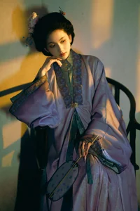 The Timeless Elegance of Er Yi Zhi in YiTuYu Art Language Vol.8877-4