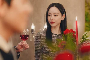 Exclusive Behind-the-Scenes Look: Shin Hae Sun and Lee Jun Hyuk in the New Netflix K-Drama Series The Art of Sarah-3