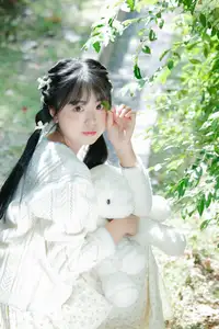 Yi Zhi Nuan Nuan's Poetic World: Dreamy Muse in a Green Garden YiTuYu Vol.8651-23