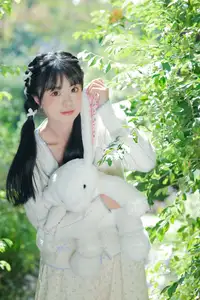 Yi Zhi Nuan Nuan's Poetic World: Dreamy Muse in a Green Garden YiTuYu Vol.8651-0