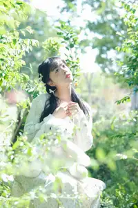 Yi Zhi Nuan Nuan's Poetic World: Dreamy Muse in a Green Garden YiTuYu Vol.8651-10