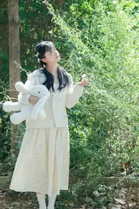 Yi Zhi Nuan Nuan's Poetic World: Dreamy Muse in a Green Garden YiTuYu Vol.8651-8