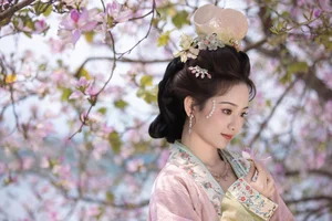 Ethereal Beauty Under Blossoms - YiTuYu Vol.8918 Jiu Shi Jiao Mei Nan A-7