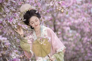 Ethereal Beauty Under Blossoms - YiTuYu Vol.8918 Jiu Shi Jiao Mei Nan A-3