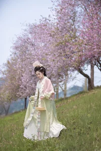 Ethereal Beauty Under Blossoms - YiTuYu Vol.8918 Jiu Shi Jiao Mei Nan A-23