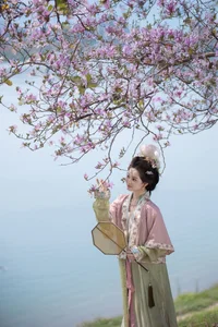 Ethereal Beauty Under Blossoms - YiTuYu Vol.8918 Jiu Shi Jiao Mei Nan A-21