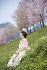 Ethereal Beauty Under Blossoms - YiTuYu Vol.8918 Jiu Shi Jiao Mei Nan A-18