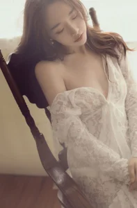 Elegant Li Ling Yu in a Stunning White Lace Fishtail Dress - YiTuYu Art Language Vol.9394 Fashion Photography Collection-1