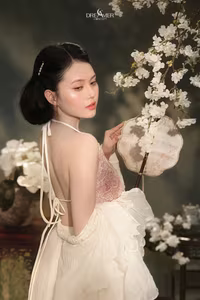 VGU No.138: Discover Elegant Vietnamese Beauty: Modern Ao Yem & Oriental Grace-9