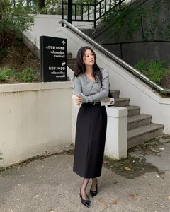 Tips to Style Long Skirts for Petite Women-0