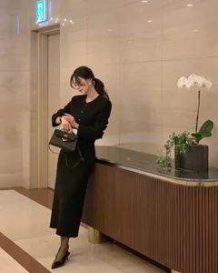 Tips to Style Long Skirts for Petite Women-3