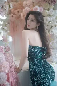 Dva Shines in Sparkling Emerald Dress: Captivating Fashion Portrait - YiTuYu Vol.8640-27