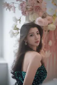 Dva Shines in Sparkling Emerald Dress: Captivating Fashion Portrait - YiTuYu Vol.8640-16