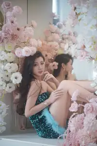 Dva Shines in Sparkling Emerald Dress: Captivating Fashion Portrait - YiTuYu Vol.8640-7