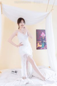 BoBoSocks No.560: Serene Chinese Model in Pure White Cotton Socks-28