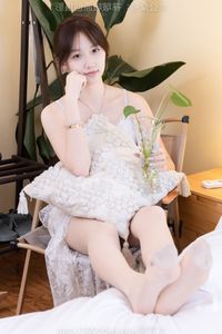 BoBoSocks No.560: Serene Chinese Model in Pure White Cotton Socks-30