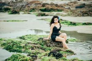 YiTuYu Vol.8760: Si Tu You Yi Zhi Mao – Alluring Mermaid Beauty by the Seashore-6