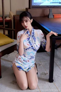 Elegant Modern Cheongsam Fashion: Yueer Yueer in XiuRen No.10741 Portrait Series – Traditional Chinese Qipao Style Inspiration-4