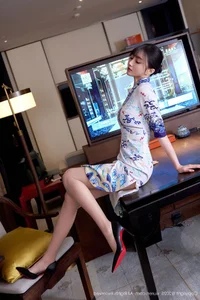 Elegant Modern Cheongsam Fashion: Yueer Yueer in XiuRen No.10741 Portrait Series – Traditional Chinese Qipao Style Inspiration-0