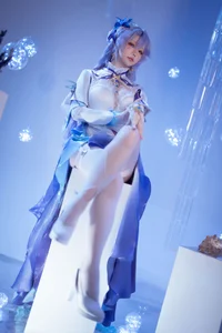 Stunning Wuthering Waves Camellia Cosplay by Hoshilily: A Red Floral Fantasy Photoshoot Featuring 31 High-Resolution Artistic Images-10