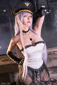 Coser Yangyi: Alluring Mystery in a Striking Military Uniform-4