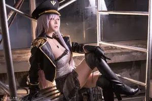 Coser Yangyi: Alluring Mystery in a Striking Military Uniform-12