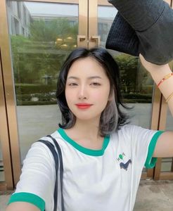 Edgy Hidden Dye Hair: A Chic & Trendy Color Style for Modern Women.-11