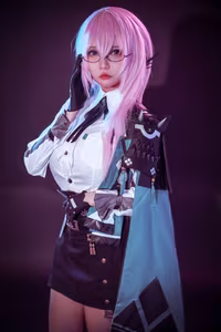 Coser Potato Godzilla Transforms into Yanagi: A Mesmerizing Cosplay Journey (29P)-9