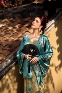 Timeless Elegance and Poetic Serenity-2