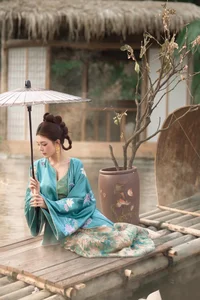 Timeless Elegance and Poetic Serenity-5