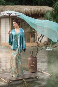 Timeless Elegance and Poetic Serenity-4