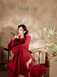 VGU No.192 Graceful Woman in Stunning Red Hanfu & Traditional Fan 1000024611-6
