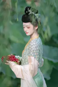 Chi Yan Zai Zhe Li in Lotus Pond, YiTuYu Vol.8730 | Captivating Ancient Beauty-16