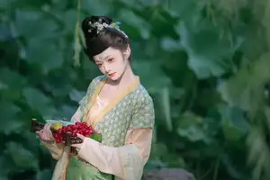 Chi Yan Zai Zhe Li in Lotus Pond, YiTuYu Vol.8730 | Captivating Ancient Beauty-2