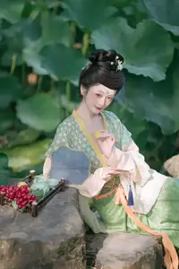 Chi Yan Zai Zhe Li in Lotus Pond, YiTuYu Vol.8730 | Captivating Ancient Beauty-4