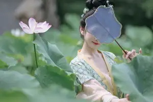 Chi Yan Zai Zhe Li in Lotus Pond, YiTuYu Vol.8730 | Captivating Ancient Beauty-9
