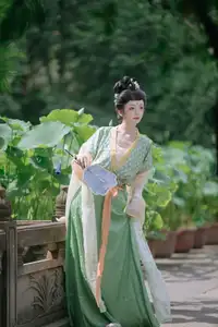 Chi Yan Zai Zhe Li in Lotus Pond, YiTuYu Vol.8730 | Captivating Ancient Beauty-1