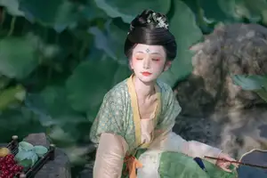 Chi Yan Zai Zhe Li in Lotus Pond, YiTuYu Vol.8730 | Captivating Ancient Beauty-6