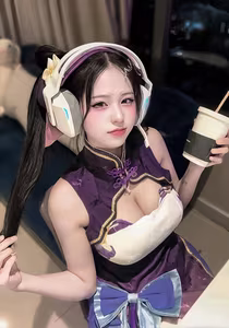 YuGi Kieu Oanh Stuns Fans with Bold Flight Attendant Cosplay A Unique Blend of Charm and Style-3