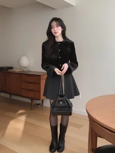 4 Simple Ways to Elevate Your Festive Wardrobe and Upgrade Your Holiday Outfits Without Buying New Clothes-3