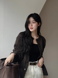 4 Simple Ways to Elevate Your Festive Wardrobe and Upgrade Your Holiday Outfits Without Buying New Clothes-2