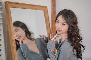 Elegant Beauty of Model O1ne Wan in Gray Top - YiTuYu Vol.8302-15